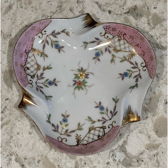 PORCELAIN~TRINKET DISH~MARKED: ANDREA K-105~HAND PAINTED~JAPAN~VERY NICE~G12 - Picture 1 of 8